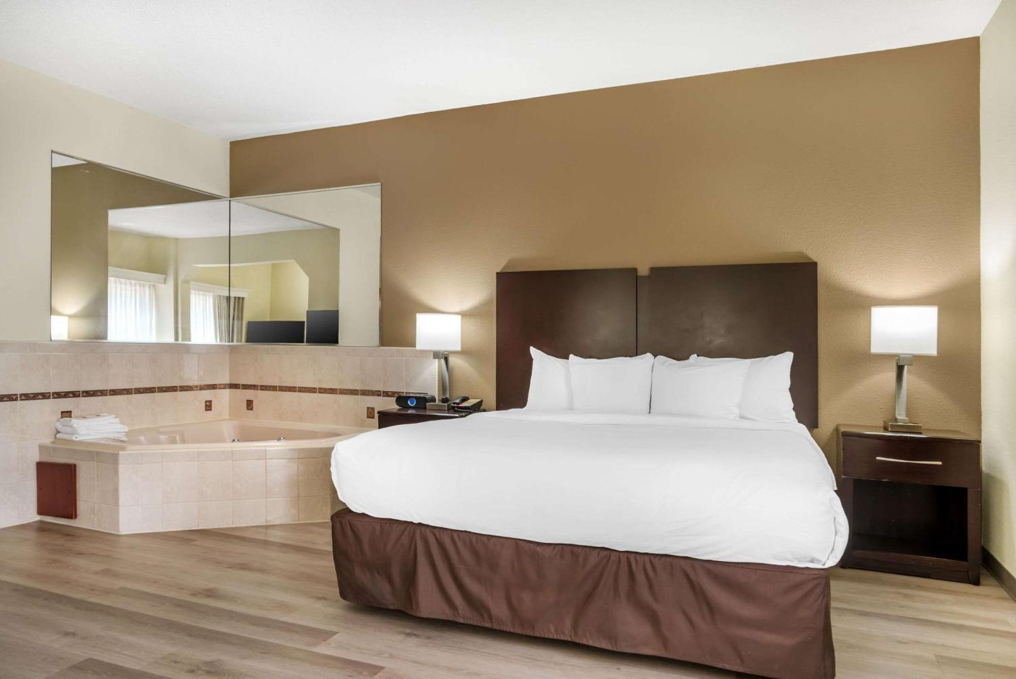 קורנליוס Comfort Inn & Suites Lake Norman מראה חיצוני תמונה